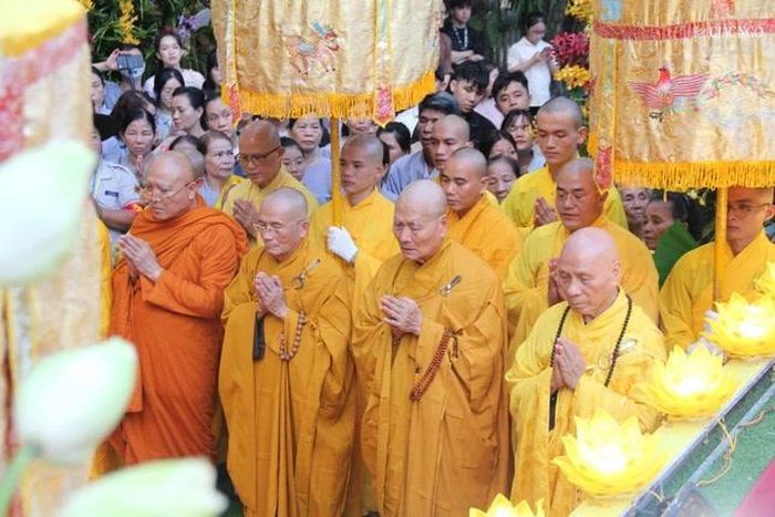 Chư tôn giáo phẩm tham dự