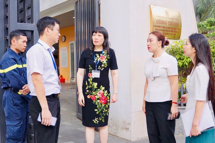 Công tác tổ chức tại các điểm thi Trường THPT Trần Phú – Hoàn Kiếm và Trường THCS Ngô Sĩ Liên được triển khai bài bản.