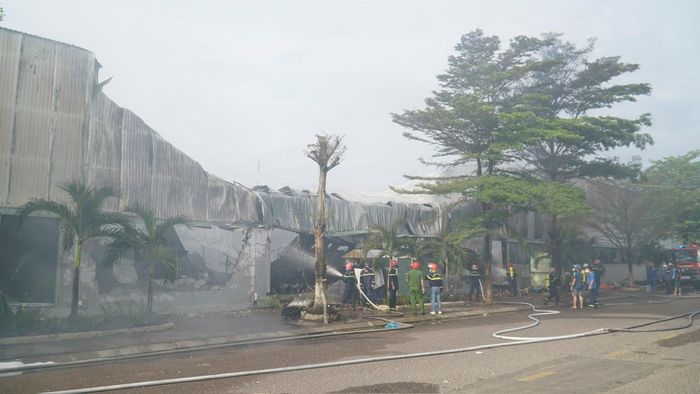 Hiện, chưa có thông tin thiệt hại về người. Nguyên nhân vụ cháy cũng như thiệt hại về tài sản đang được cơ quan chức năng tiếp tục xác minh, làm rõ.
