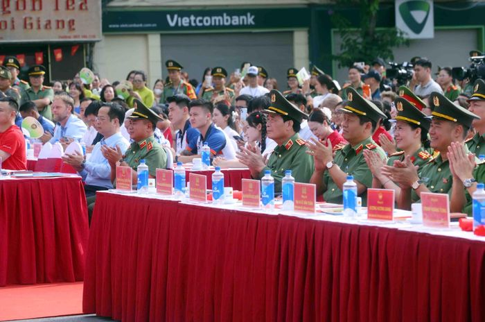 Các đại biểu tham dự buổi lễ
