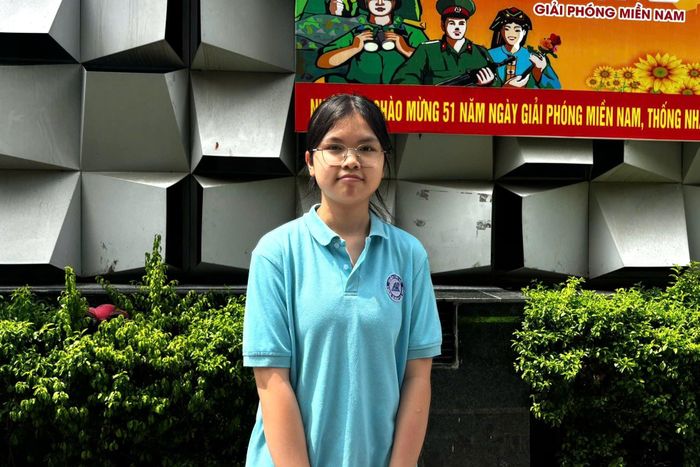 Em Trần Ngọc Bảo Yến, Trường THCS Xuân La, tại điểm thi THCS Chu Văn An. Ảnh: Minh Châu