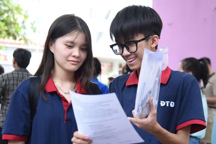 Trưa 30/5, hơn 123.000 thí sinh Hà Nội đã hoàn thành môn thi đầu tiên - môn Ngữ văn. Ảnh: Xuân Quý