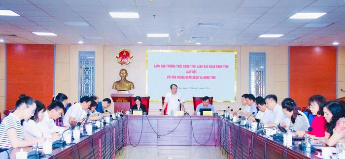 Toàn cảnh phiên họp.