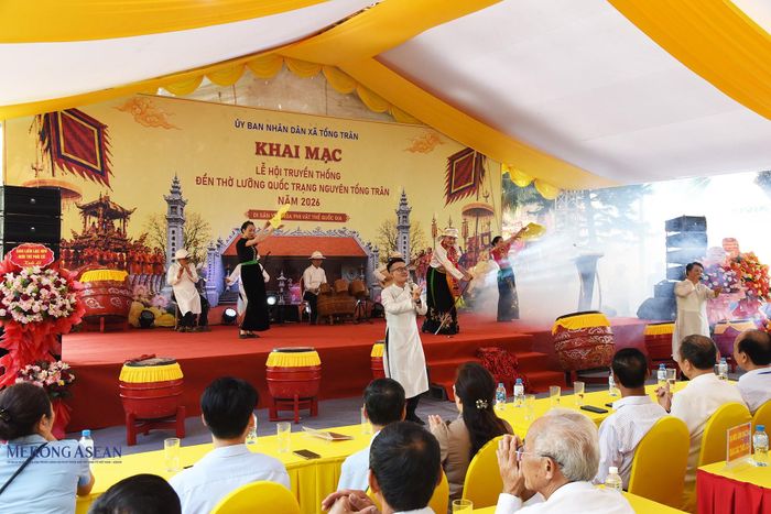 Biểu diễn văn nghệ tại buổi khai mạc lễ hội. Ảnh: Mekong ASEAN.