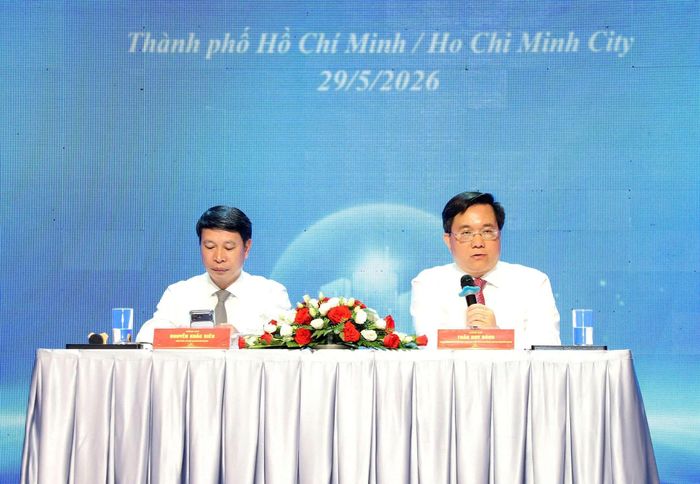 Chủ tịch UBND tỉnh Phú Thọ Trần Duy Đông phát biểu tại hội nghị.