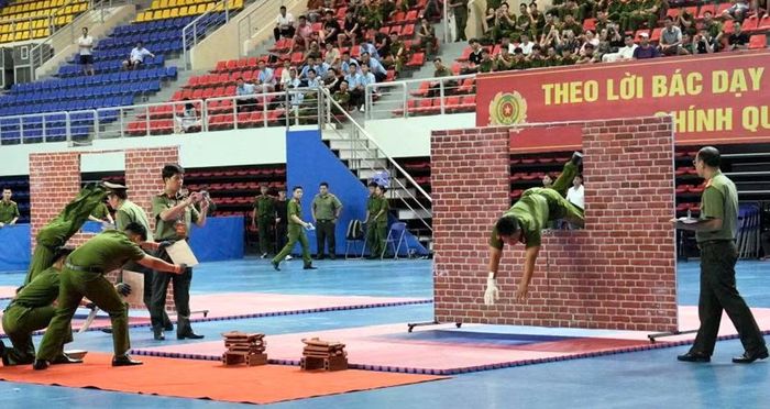  Một bài thi kết hợp nhiều nội dung tại hội thao. 