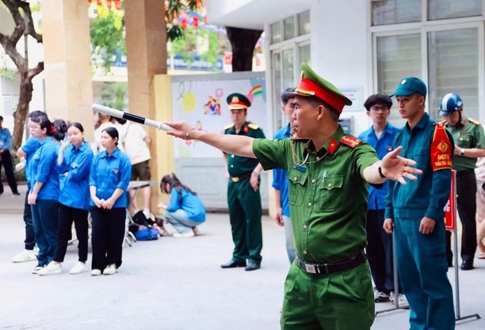 Lực lượng chức năng đảm bảo tốt nhất cho thí sinh tham gia kỳ thi.