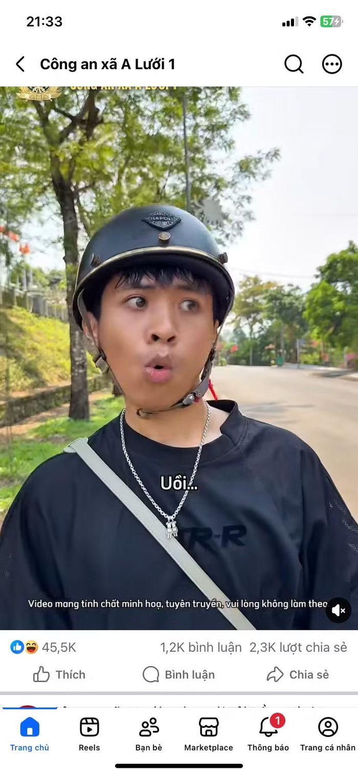Cư dân mạng nhận ra Rapper David Nộp với biểu cảm sinh động trong màn tung hứng với "Chú Công an" và cũng là anh trai mình - Thượng úy Phạm Đức Huỳnh trong video tuyên truyền về an toàn giao thông.