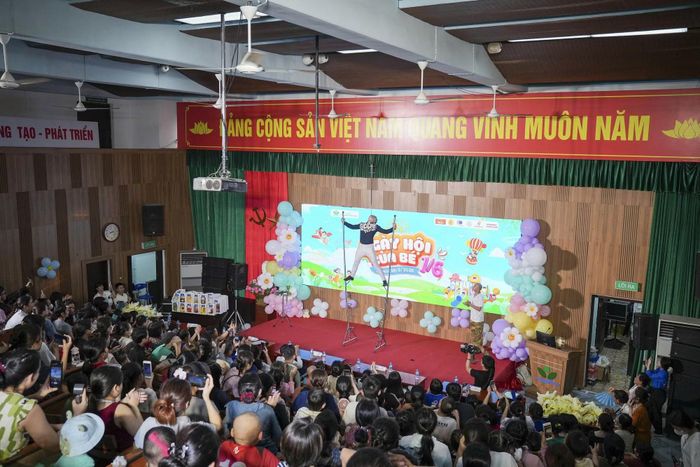 Một tiết mục xiếc tại chương trình.