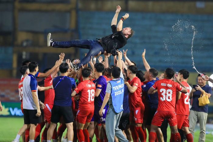 CAHN lên ngôi vô địch sớm ba vòng đấu. Đó là một hành trình đầy ấn tượng của đại diện Thủ đô. Ảnh: CTV.