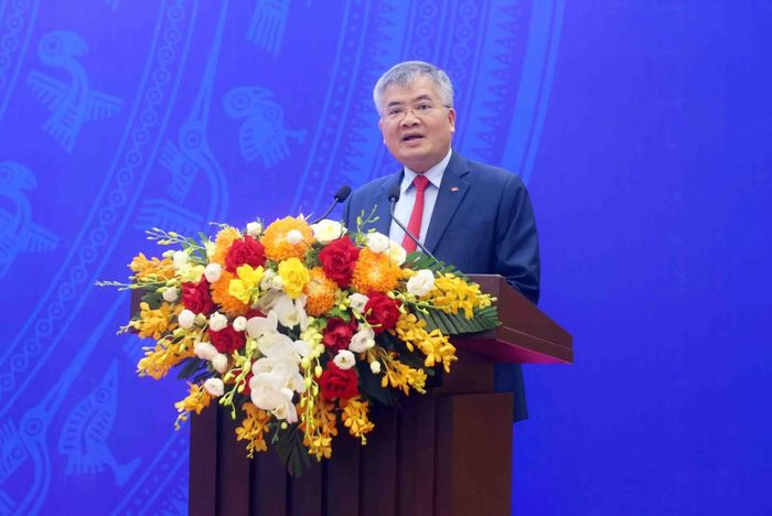 Phó Chủ nhiệm Văn phòng Chủ tịch nước Cấn Đình Tài phát biểu tại họp báo.
