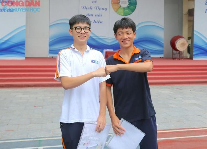 Hy Bảo Minh (phải), Khúc Hữu Minh (trái). Ảnh: Thiên Ân