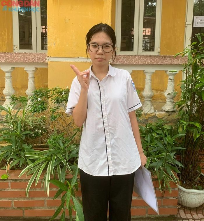 Nguyễn Thị Quỳnh Mai, học sinh Trường Trung học Cơ sở Phú Diễn. Ảnh: Hồng Phong