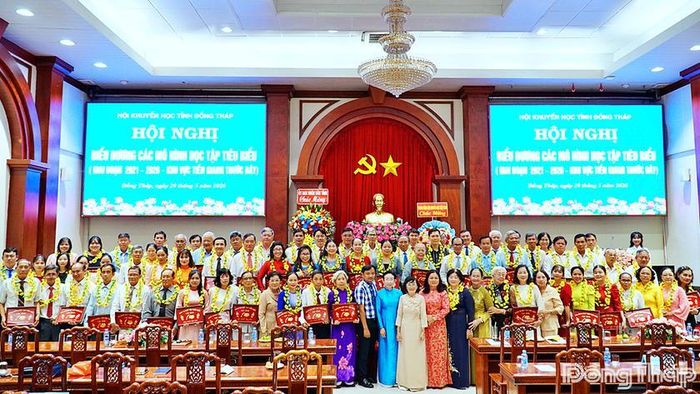 70 mô hình học tập được biểu dương tại Hội nghị biểu dương các mô hình học tập tiêu biểu giai đoạn 2021-2026 của khu vực Tiền Giang trước đây.