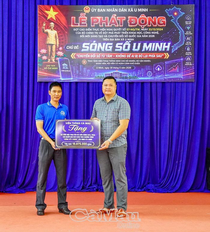 VNPT Cà Mau tặng 50 sim kèm gói cước combo thoại, data cho người dân.