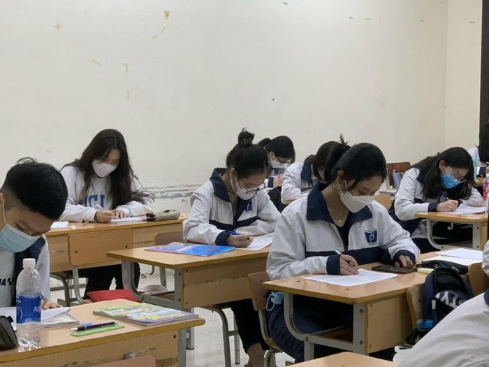 Học sinh lo lắng, căng thẳng trước kỳ thi tuyển sinh đầy áp lực. (Ảnh: Minh họa)