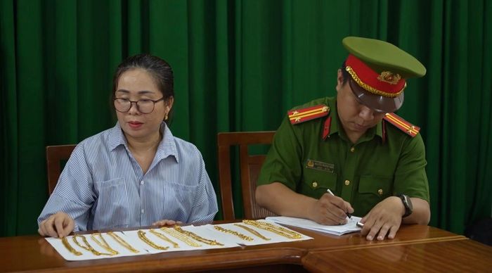 Trao trả số vàng cho nạn nhân