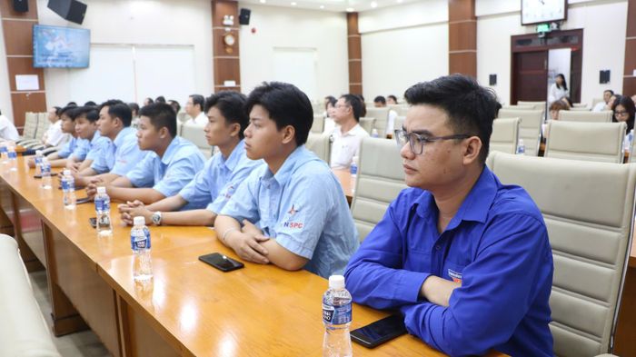 Các đại biểu tham dự hội nghị