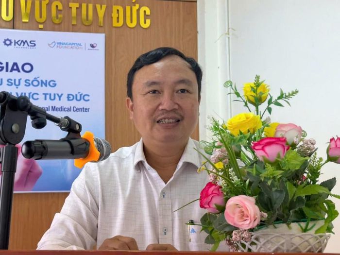 Bác sĩ Tống Trường Ký, Phó giám đốc Sở Y tế tỉnh Lâm Đồng phát biểu tại buổi trao tặng