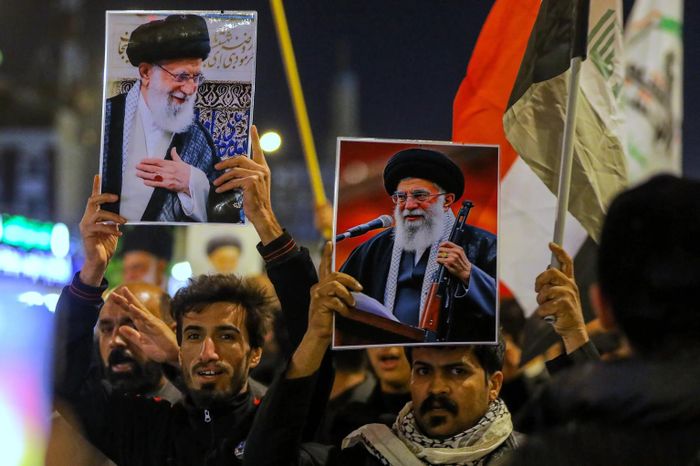 Truyền thông nhà nước Iran cho biết nước này đang lên kế hoạch tổ chức lễ quốc tang quy mô lớn dành cho cố Lãnh tụ tối cao Ali Khamenei. (Nguồn: AP)