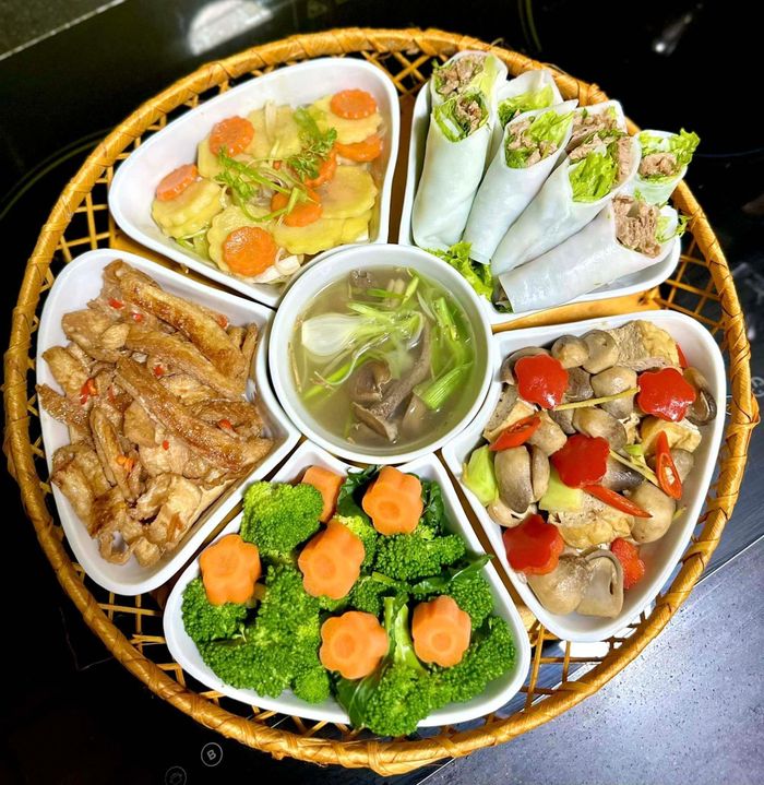 Gợi ý mâm cỗ chay cúng lễ Phật Đản tại nhà. (Ảnh: Huyền)