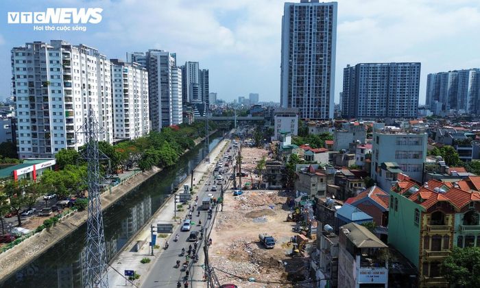 Đi qua các phường Hoàng Mai, Tương Mai và Vĩnh Tuy, dự án được quy hoạch với mặt cắt ngang từ 40-55 m, tùy từng đoạn, gồm nhiều làn xe, vỉa hè rộng và hệ thống cây xanh đồng bộ. Quá trình triển khai ảnh hưởng đến khoảng 1.600 hộ dân cùng nhiều cơ quan, tổ chức thuộc diện giải phóng mặt bằng.