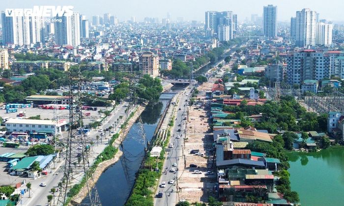 Với chiều dài khoảng 3,5 km và tổng mức đầu tư hơn 3.350 tỷ đồng, dự án mở rộng đường Tam Trinh được kỳ vọng sẽ tạo trục kết nối thông suốt giữa Vành đai 2 và Vành đai 3, qua đó giảm áp lực giao thông cho khu vực cửa ngõ phía Nam Hà Nội.