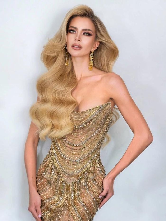 Mariana Bečková - đại diện Cộng hòa Séc cũng được đánh giá là một trong những "chiến binh" tiềm năng nhờ phong độ ổn định và kinh nghiệm thi đấu quốc tế dày dặn. Với vẻ đẹp Đông Âu thanh lịch và phong cách trình diễn ổn định qua cả ba vòng thi, cô đang là cái tên bất ngờ nhất trong nhóm ứng viên sáng giá.