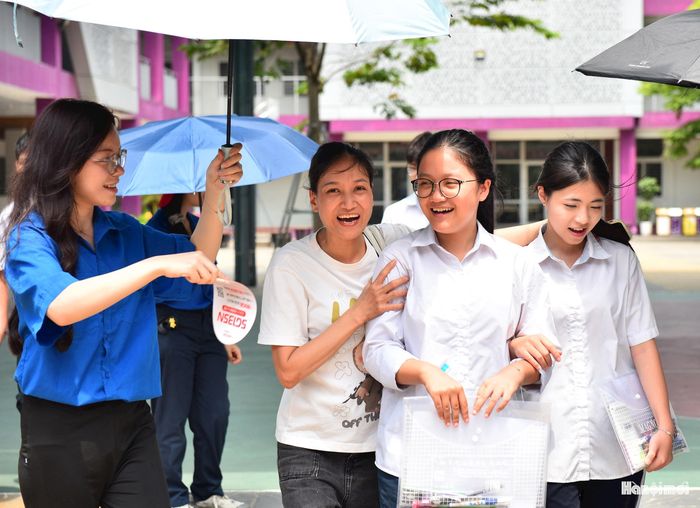 Theo đánh giá của nhiều thí sinh, đề thi vừa sức với các học sinh học lực trung bình khá.