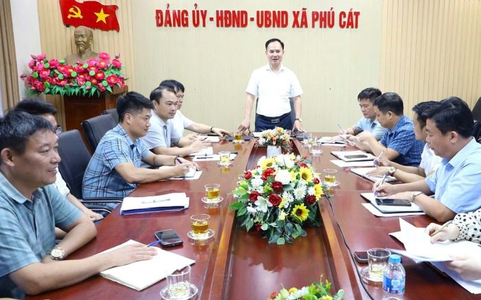 Quang cảnh cuộc họp đánh giá kết quả giải ngân vốn đầu tư công năm 2026 tại xã Phú Cát.. Ảnh: PV