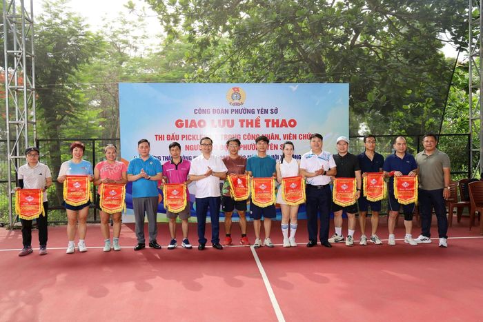 Ngày 30-5, Công đoàn phường Yên Sở tổ chức Giải giao lưu Pickleball trong cán bộ, công nhân, viên chức, người lao động. Ảnh: Thái Phương