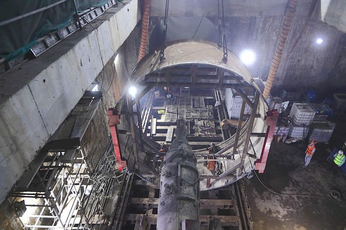 Mỗi bộ phận của máy TBM sẽ mất khoảng 2 ngày để tách rời. Ảnh: Phạm Công