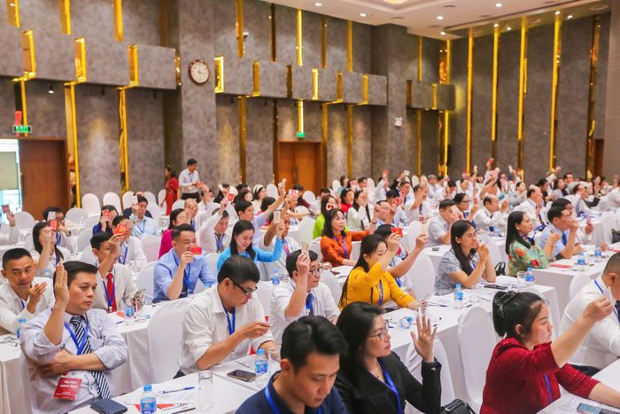 Đại biểu biểu quyết tại Đại hội. Ảnh: Khánh Huy