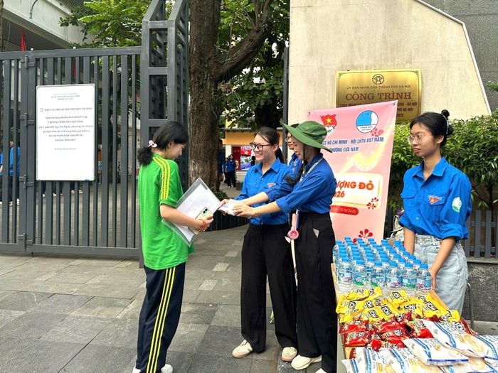 Đoàn Thanh niên phường Cửa Nam nêu cao vai trò xung kích, tổ chức ra quân Tiếp sức mùa thi năm 2026 từ ngày 29-5. Ảnh: Thanh niên
