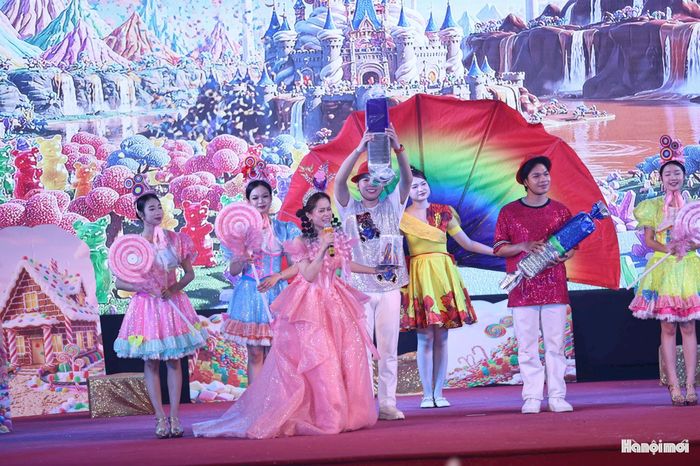 Chương trình nghệ thuật "Thiếu nhi Thủ đô - Bay cao những ước mơ" với các tiết mục nghệ thuật đặc sắc. Ảnh: Thanh Tùng