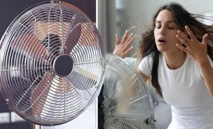 Quạt thổi trực tiếp vào cơ thể khiến làn da mất đi độ ẩm tự nhiên do mồ hôi bốc hơi nhanh và cơ thể bài tiết kém đi. Không khí lạnh về đêm càng khiến cho da bị khô ráp và khó chịu.