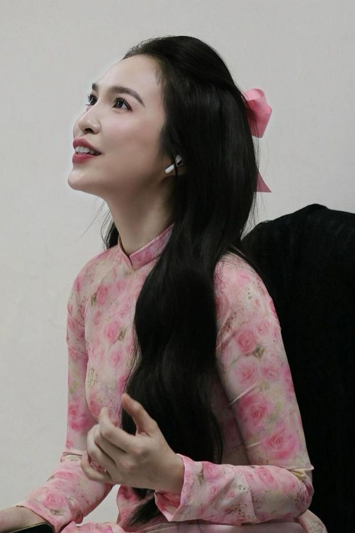 Từng là một trong những tên tuổi nổi bật của Vpop đầu những năm 2000, Hiền Thục chọn cách tỏa sáng bằng cảm xúc và sự chân thành.