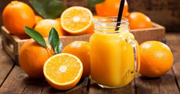 Ăn cam quýt giàu vitamin C hỗ trợ tổng hợp collagen.