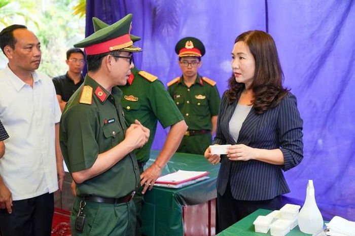 Việc lấy mẫu sinh phẩm hài cốt liệt sĩ phải được thực hiện đúng quy trình kỹ thuật, bảo đảm chặt chẽ, chính xác và thống nhất. Ảnh: CTV