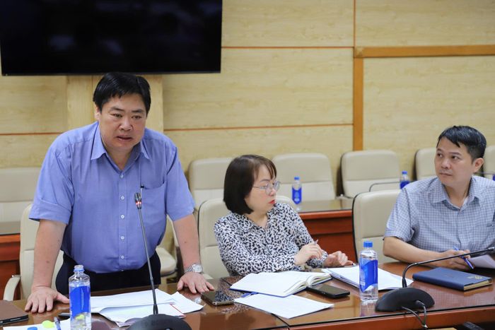 Đại diện lãnh đạo Văn phòng Bộ báo cáo tại cuộc họp.
