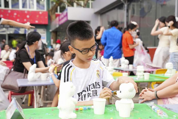 Nhiều em bé lựa chọn tô tượng