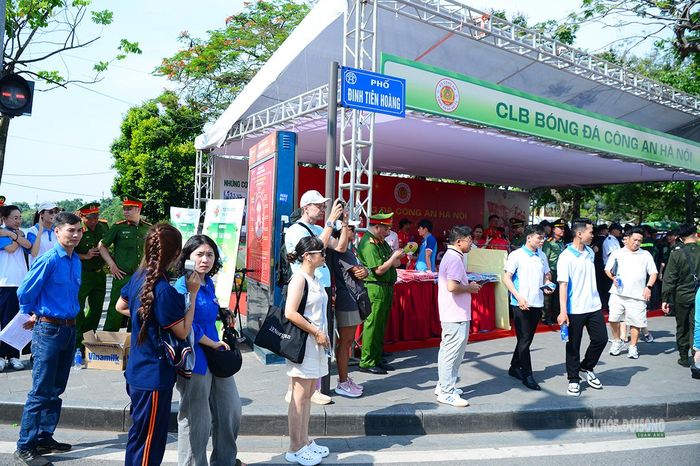 Không chỉ mang đến những trải nghiệm công nghệ mới, “Tổ quốc bình yên” còn góp phần đưa chuyển đổi số đến gần hơn với người dân.