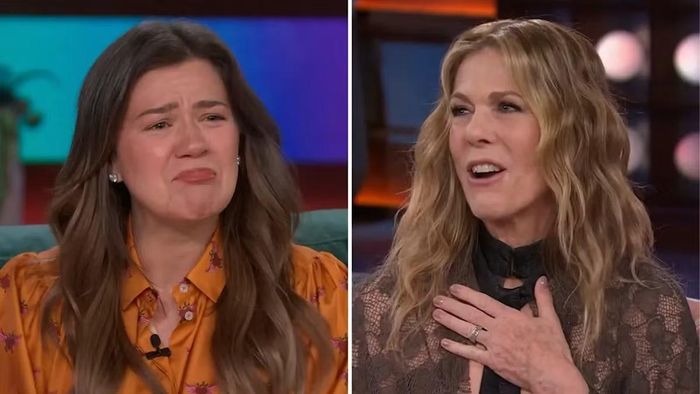  Kelly Clarkson xúc động khi lắng nghe lời tri ân của Rita Wilson. 