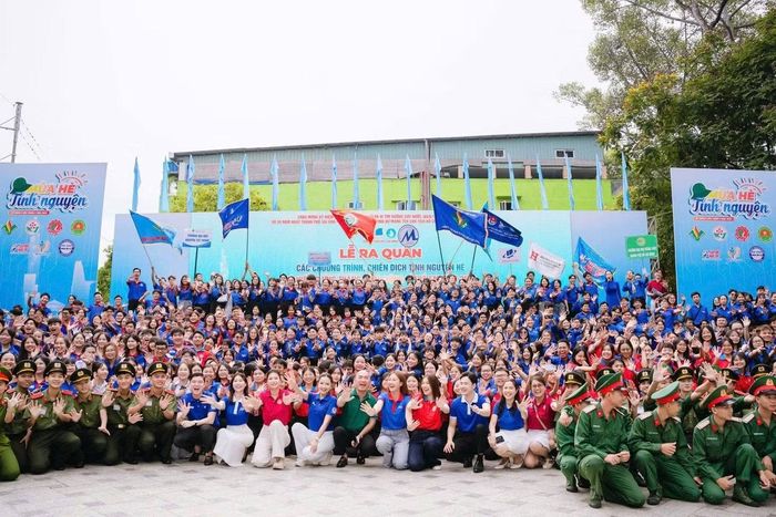 Các thanh niên, sinh viên tình nguyện tại Lễ ra quân các chiến dịch tình nguyện hè năm 2026 tại TP Hồ Chí Minh.
