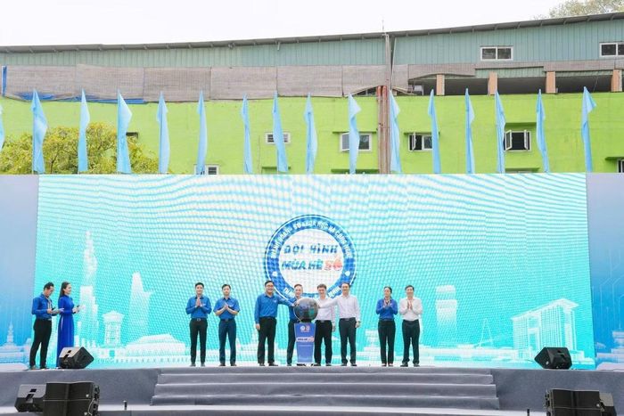Lần đầu tiên TP.HCM ra mắt các đội hình thanh niên tình nguyện “Mùa hè số”.