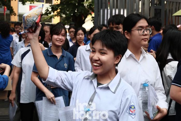 Không khí tại điểm thi THCS Ngô Sĩ Liên. (Ảnh: Yến Trang)