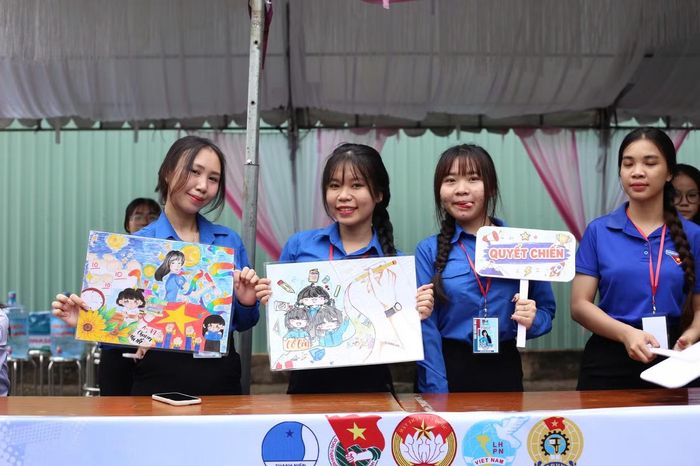  Những lời nhắn nhủ, động viên dành cho các sĩ tử 2K11. Ảnh: Fanpage Tuổi trẻ phường Tân Khánh 