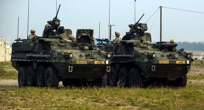 Tháng 7/023, các Bộ trưởng Quốc phòng của Latvia và Canada đã ký một lộ trình nêu rõ những tiến bộ đã đạt được và xác định bước đi tiếp theo để mở rộng Nhóm tác chiến đa quốc gia NATO do Canada dẫn đầu từ cấp tiểu đoàn lên cấp lữ đoàn.
