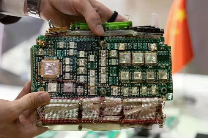 Đặc biệt, tất cả các bo mạch và chip bên trong bộ xử lý đều được sản xuất trong khoảng thời gian từ năm 2014 đến năm 2016.