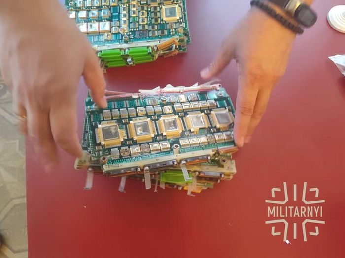 Đáng chú ý nhất là bộ xử lý và bo mạch chủ có chức năng điều khiển hành trình bay và truyền tín hiệu đến cánh lái cũng như động cơ vẫn còn nguyên vẹn, từ đó cung cấp nhiều thông tin đáng giá.